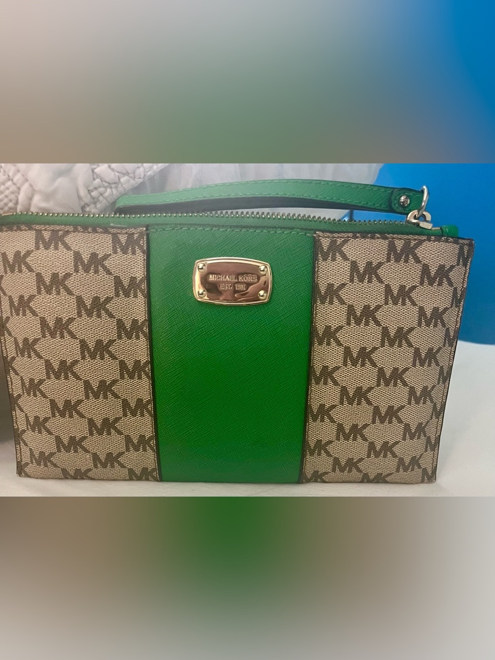 🌿 Michael Kors Signature MK Green Logo Wristlet Zip Clutch EUC
